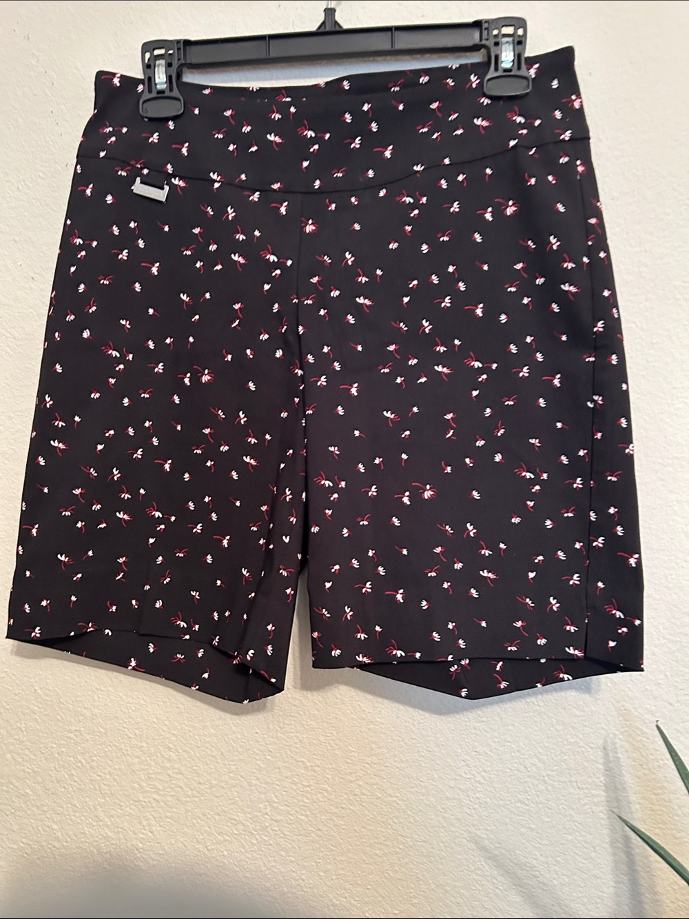 Peck & Peck Black Athletic Shorts with Red and White Floral Print
